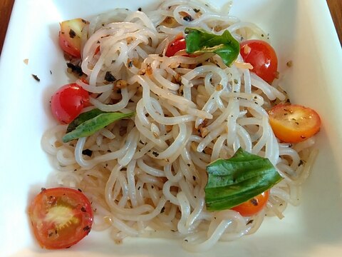 糸蒟蒻のミニトマトと生バジルのパスタ風